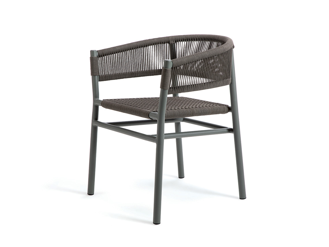 Formal and material expressiveness: Kilt and Bold by Ethimo