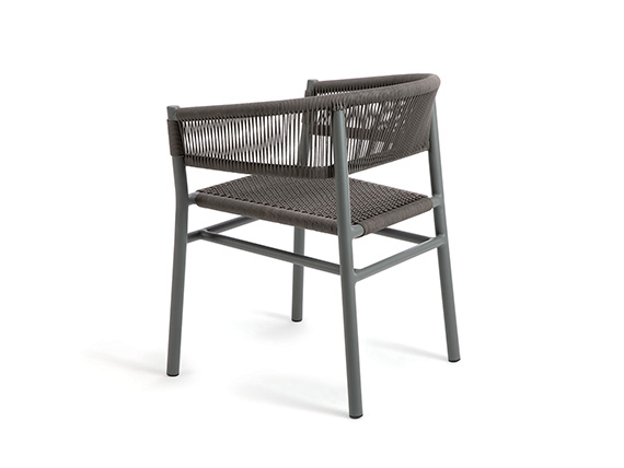 Formal and material expressiveness: Kilt and Bold by Ethimo