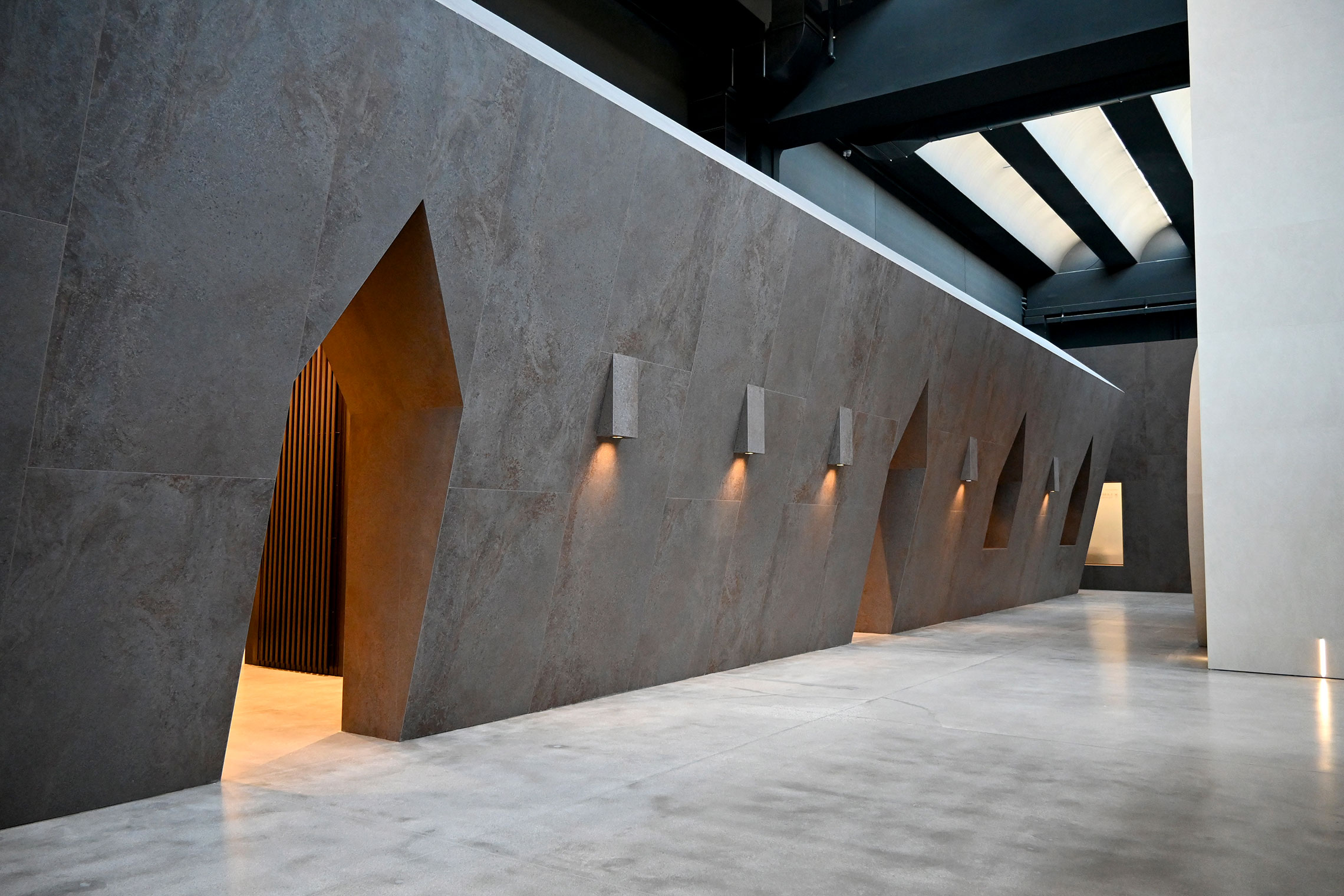 Laminam shapes ceramic materials: the new HQ Design District